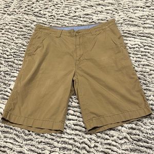 RoundTree & Yorke Casual Khaki shorts Size 34 waist x 10
